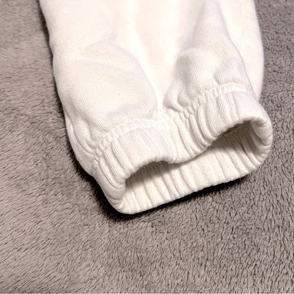 Joggers 🤍 - Picture 4 of 10